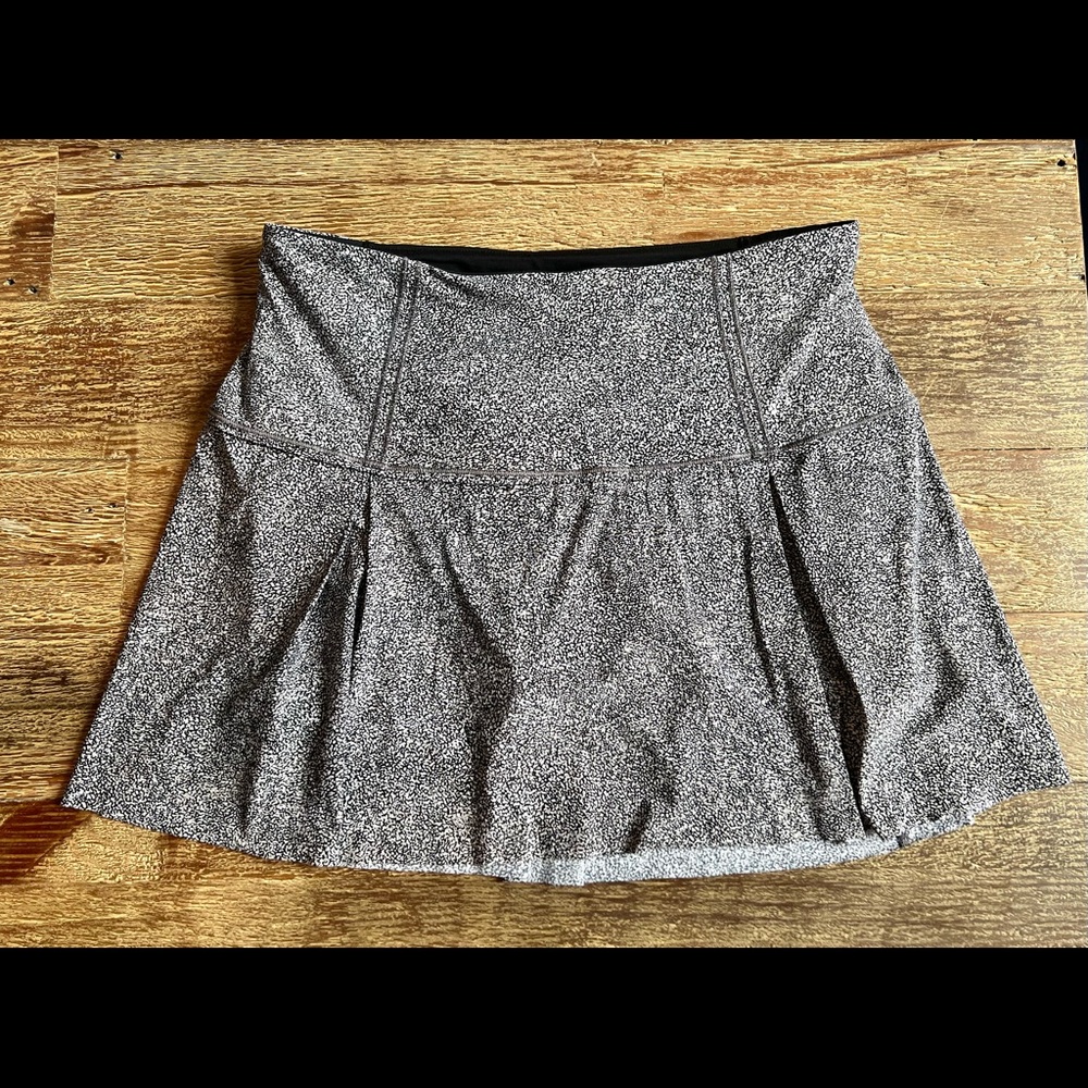 Lululemon pleated skort size 6 Tall